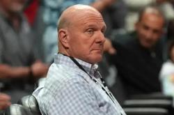 开云APP-长时间比赛导致球员疲劳，状态下滑