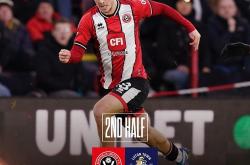 开云体育在线-谢菲联主场大胜布莱顿，英超降级危机小有缓解，铁血军团全队出击