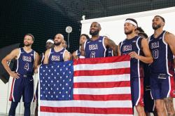 开云平台-美国和欧洲球员在篮球场上展开激烈对抗