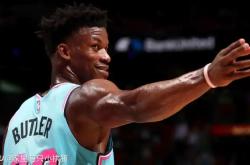 开云体育平台APP-步行者队球员集体庆祝，媒体晒出生日派对照片报道