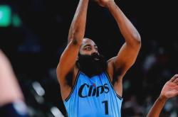 开云APP-火箭险胜鹈鹕，哈登突破数次，带领球队扳回胜势