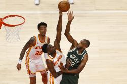 开云体育中国-老鹰逆转雄鹿，取得关键胜利