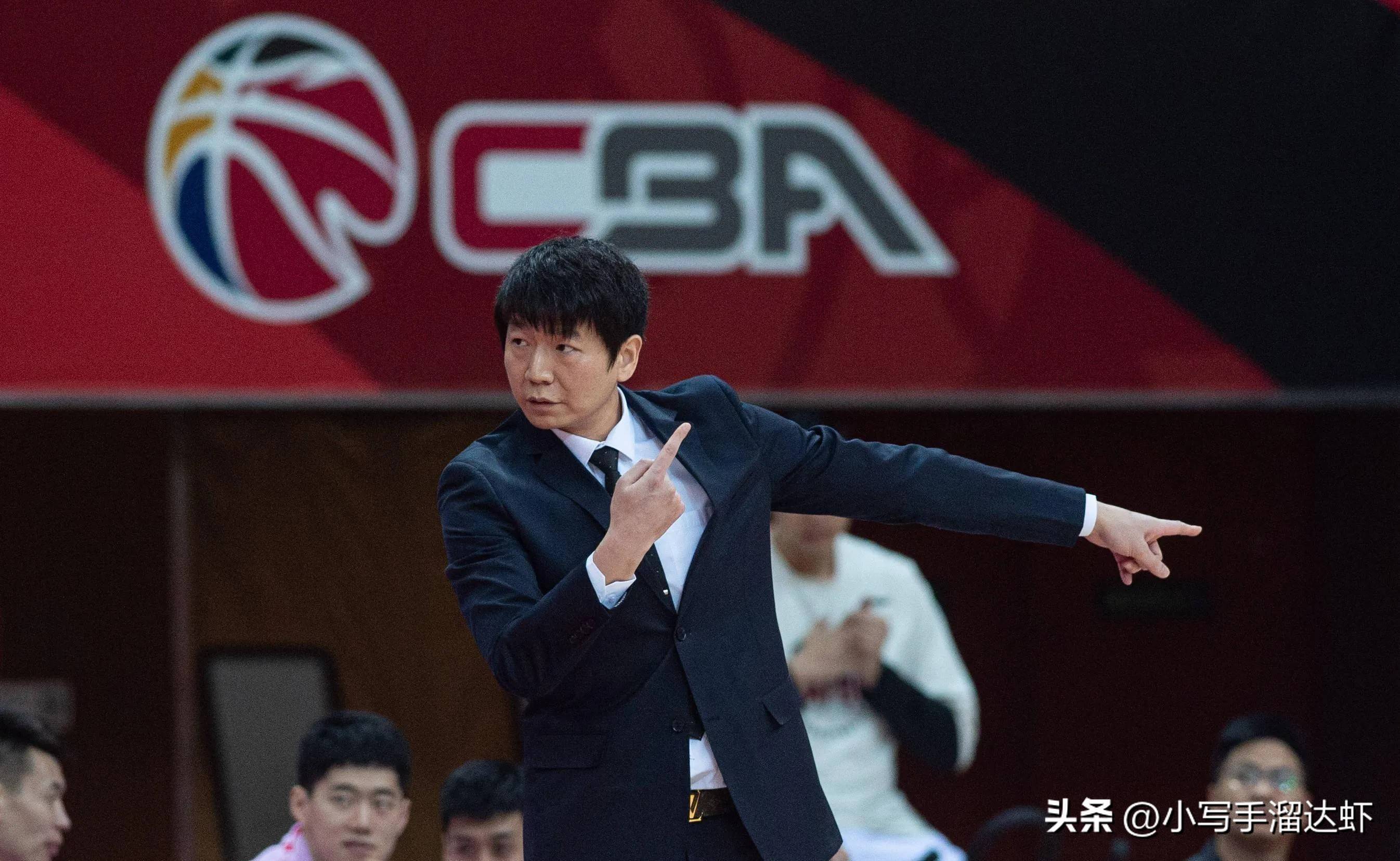 山东队球员表现出色全队奋勇向前