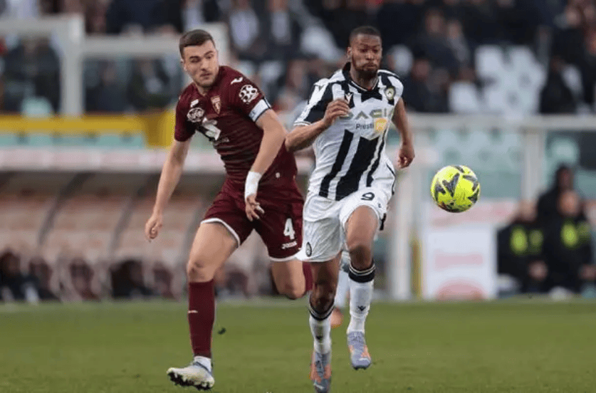 关于帕尔马中卫表现抢眼，助球队逆转战胜对手的信息