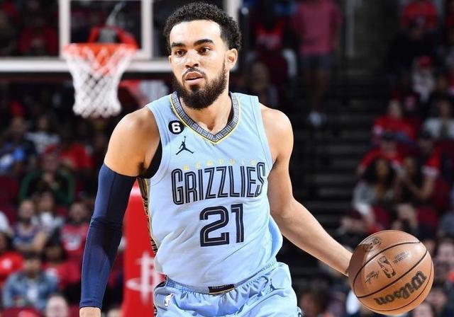 篮球风云人物前场中锋火力全开 篮球风云人物前场中锋火力全开