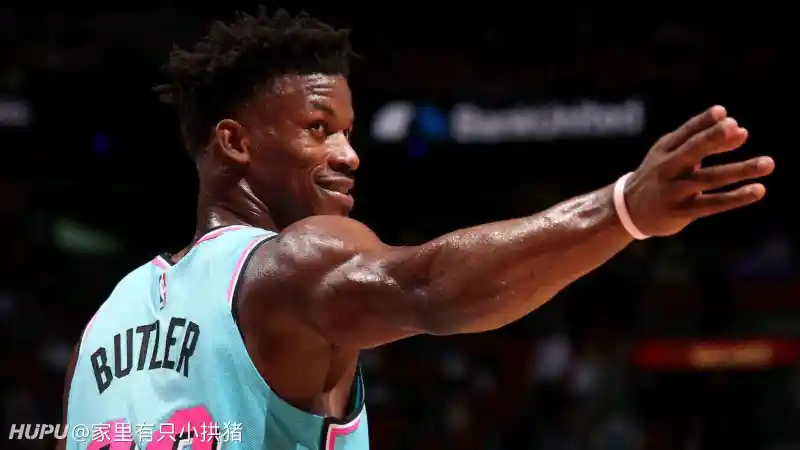 步行者队球员集体庆祝，媒体晒出生日派对照片报道