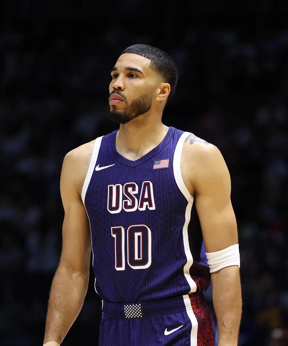 火箭鏖战希腊男篮，塔图姆制霸全场