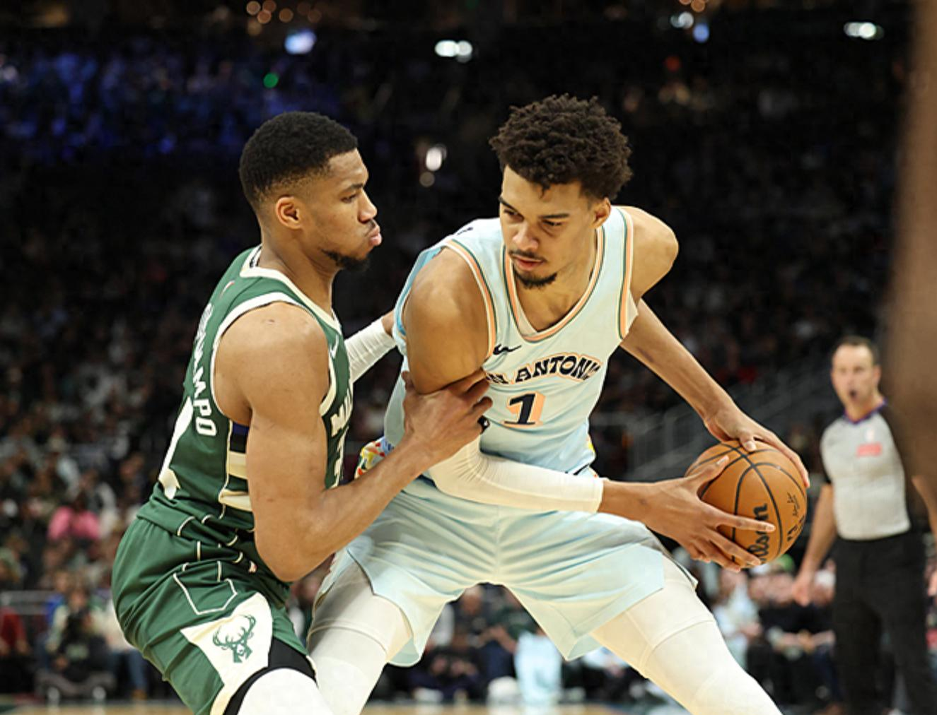 雄鹿战胜马刺,米德尔顿独揽得分王 雄鹿战胜马刺,米德尔顿独揽得分王