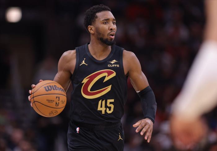 爵士主场大胜篮网,米切尔27分领军 爵士主场大胜篮网,米切尔27分领军